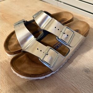 Birkenstock Arizona Metallic Silver Sandals Size 38 Soft Footbed Double Strap”